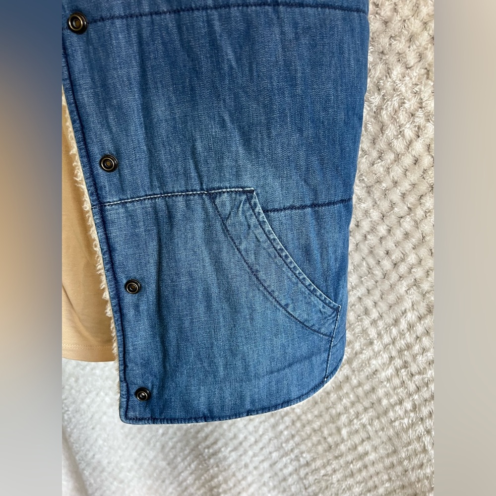 Old Navy Sherpa-Lined Denim Vest. - Picture 8 of 9